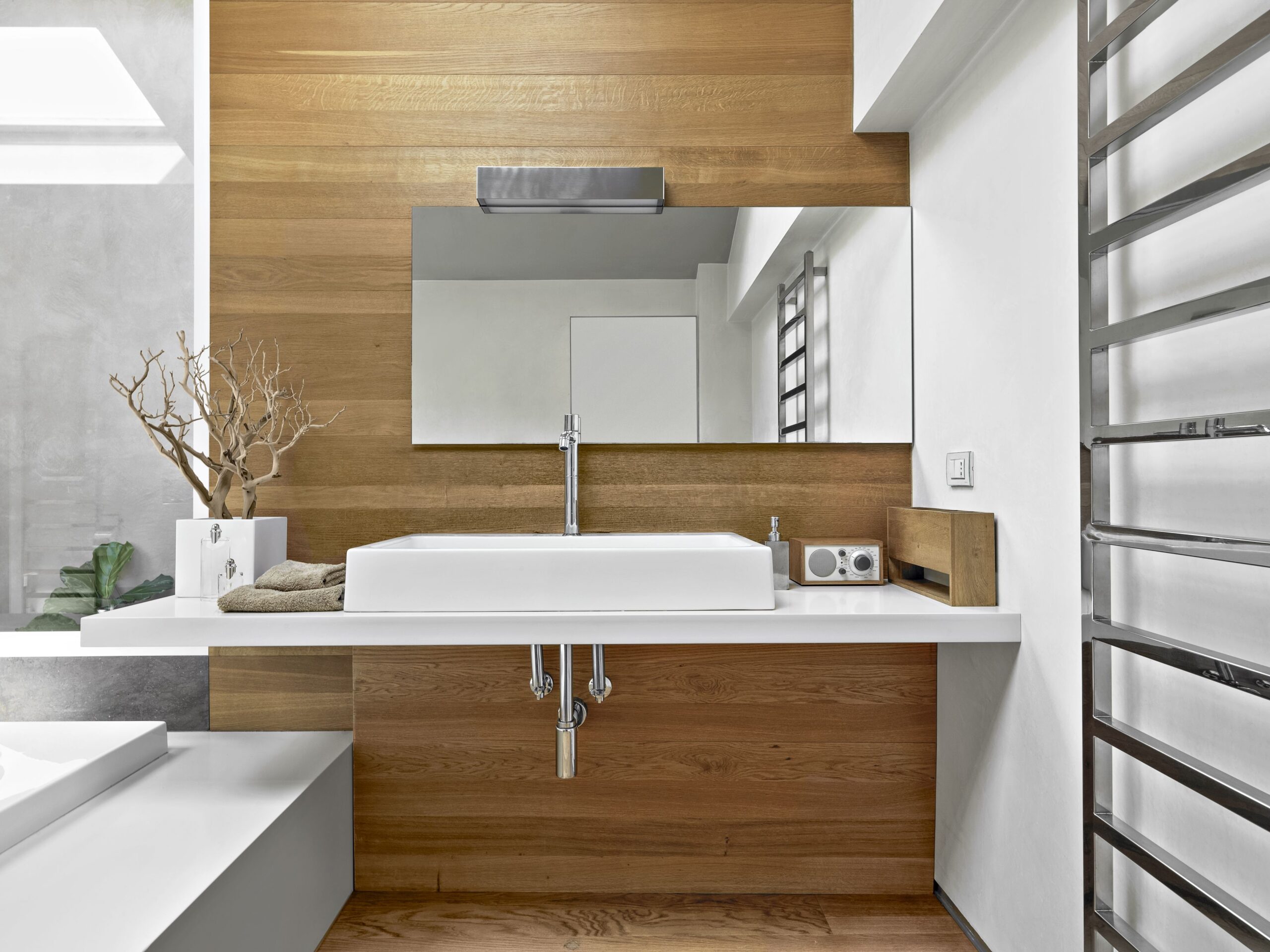 Płytki do łazienki – beton, drewno czy marmur?